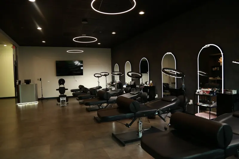Treatment stations under round ceiling lights